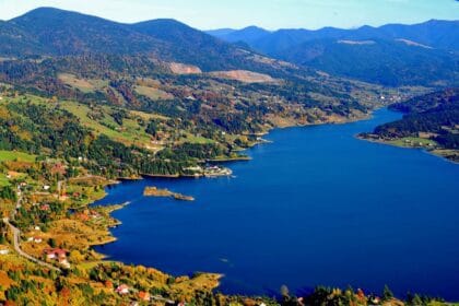 Lacul Colibița – marea de smarald a munților Bistriței