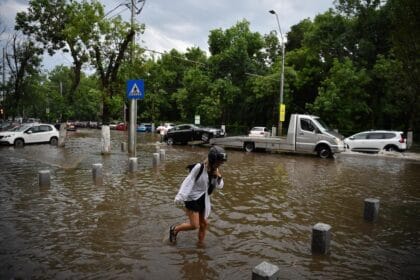 Vreme rece în România: ploi, vânt puternic și ninsori temporar viscolite
