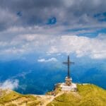Crucea de pe Caraiman – simbolul eroilor de pe muntele Bucegi