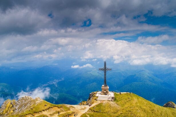 Crucea de pe Caraiman – simbolul eroilor de pe muntele Bucegi