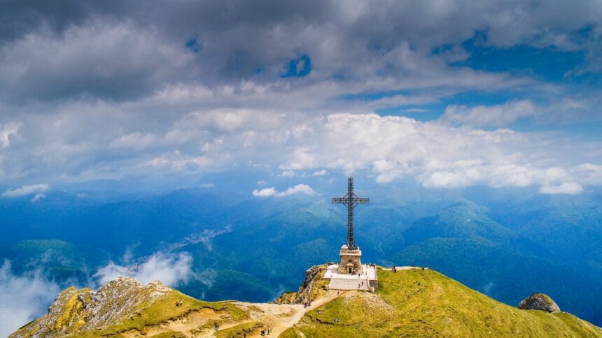 Crucea de pe Caraiman – simbolul eroilor de pe muntele Bucegi