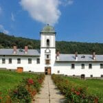 Mănăstirea Frăsinei – locul unde timpul se oprește în rugăciune